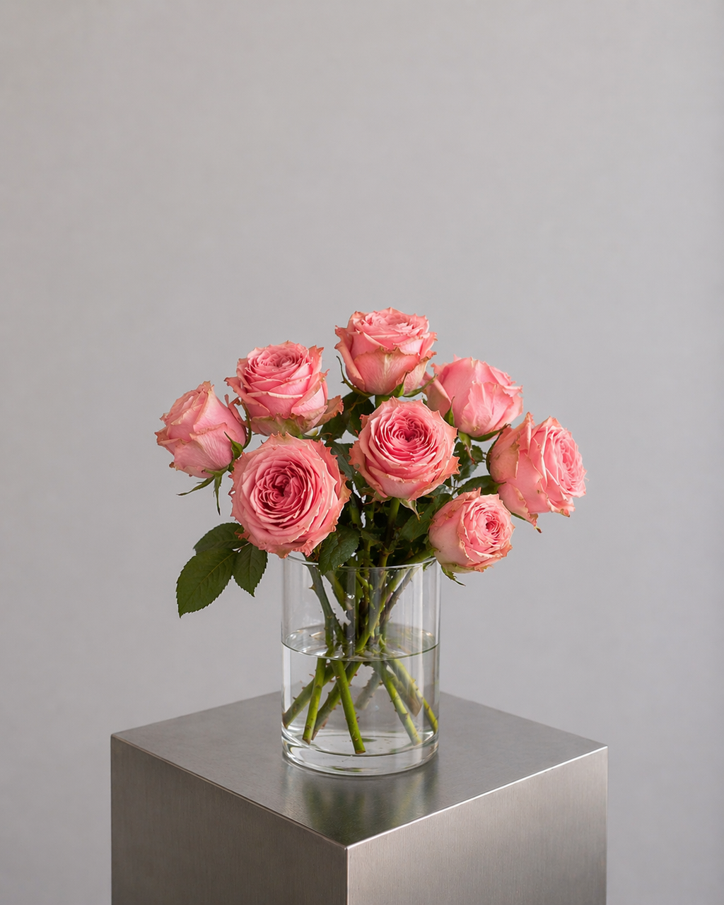 Bouquet de 15 roses style jardin rose poudré aux pétales texturés et ondulés